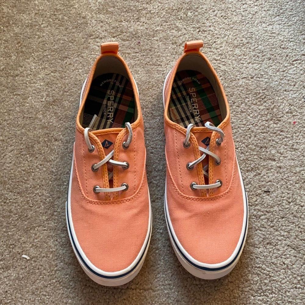 New! Women’s sperry sneakers size 7.5